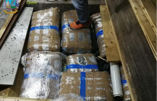 1541500267465.jpg Catania Invasione Di Marijuana Albanese Sequestrato Carico Da 140 Kg (1)