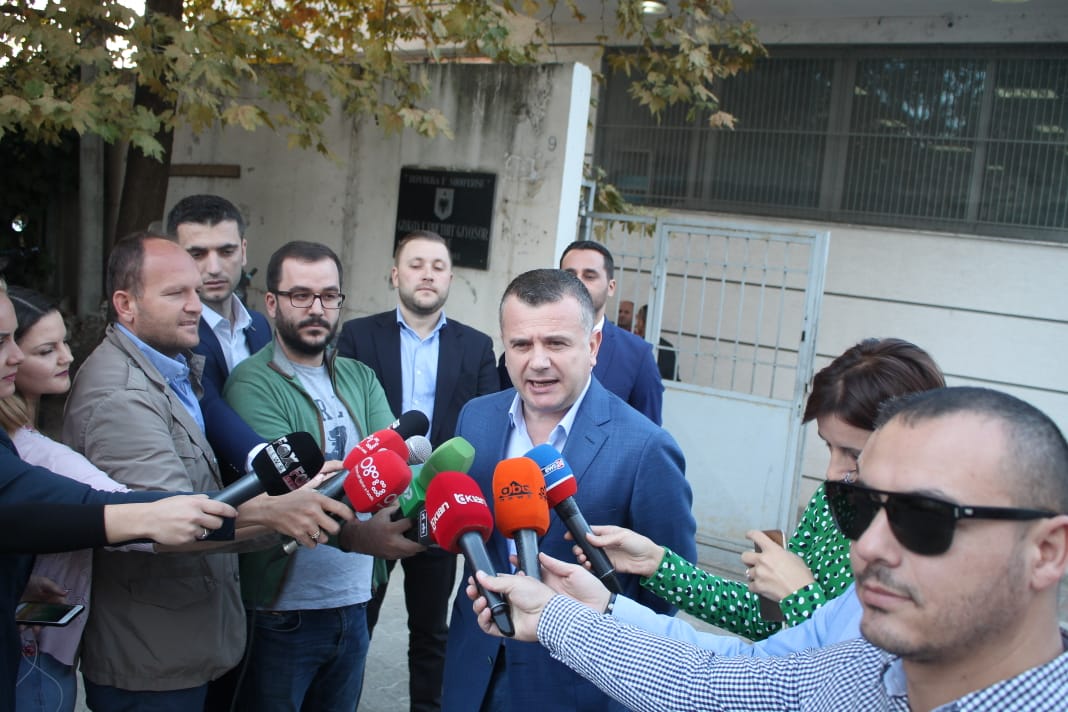 Balla Tek Gjykata E Tiranes (1)