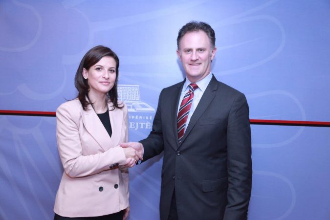 Gjonaj Me Amerikanin (1)