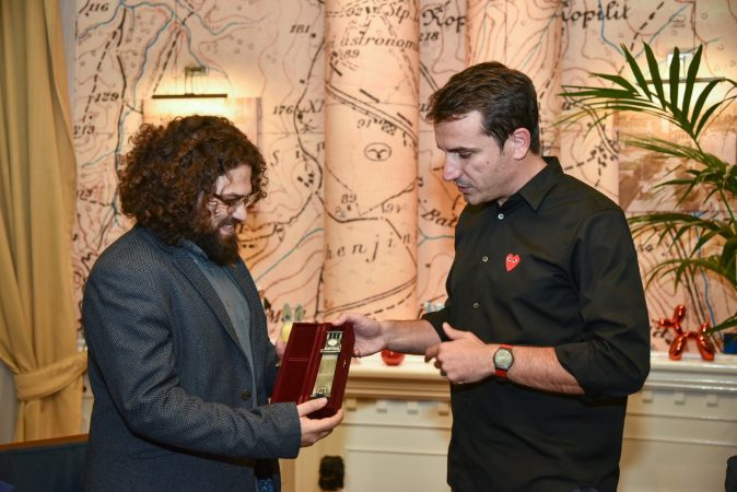 Thumbnail Veliaj Takim Me Violinistin E Njohur Shqiptar Jonian Ilias Kadesha (1)