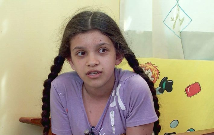 Vajza Me Tumor Ne Shpine