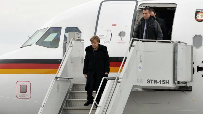 Merkel Mist Opening G20 Top Voorzorgslanding Met Vliegtuig In Keulen