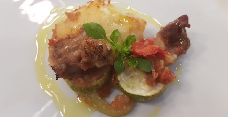 Tave Me Mish Dhe Qofte Patatesh