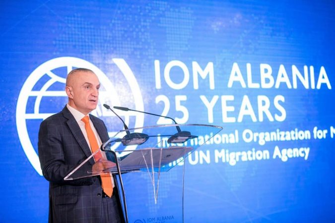 48371366 2049863468393249 2886556474924859392 N