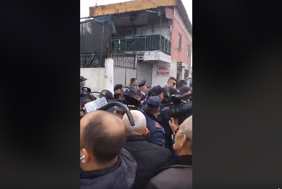 Banesa E Havzi Neles