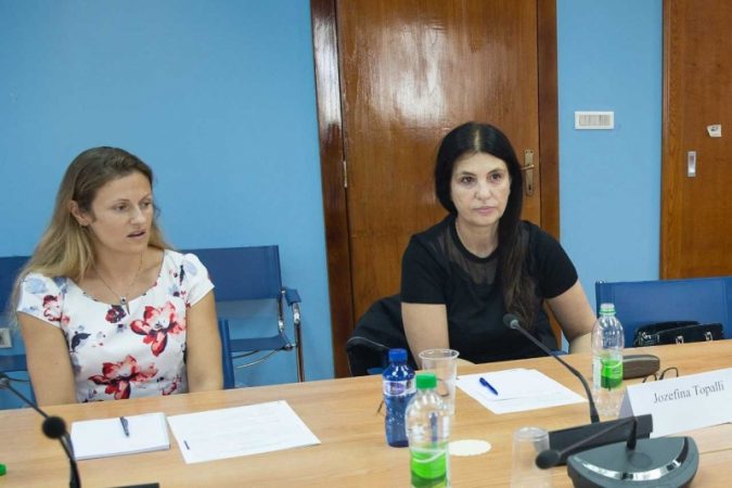 Dd8717d03149543c5feef7a66595fa19 L