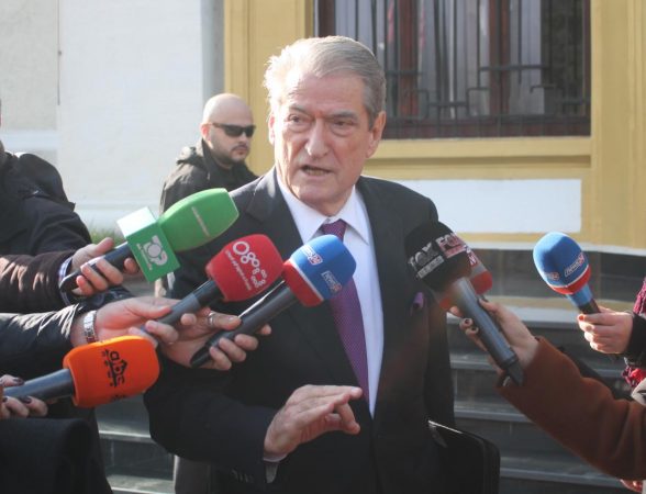 Parlament Berisha Basha (2)