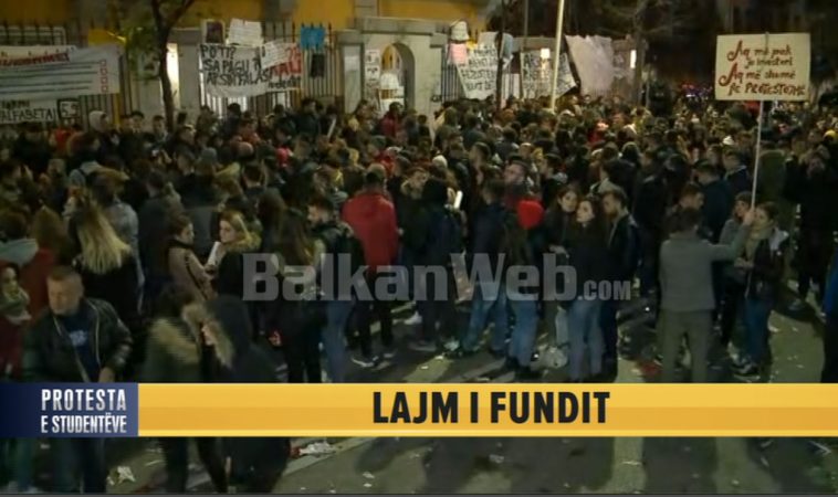 Protesta E Studenteve Para Mars 3