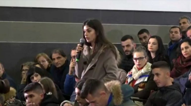 Studentja Ramens Universiteti Bujqesor