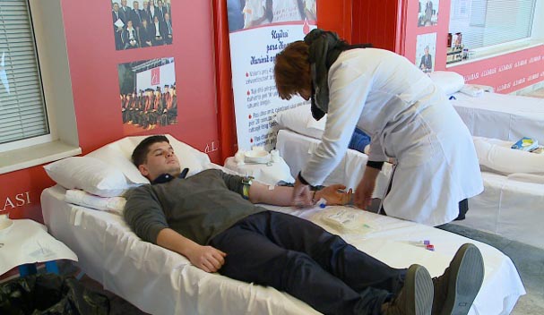 Studentet Dhurojne Gjak Luarasi 1