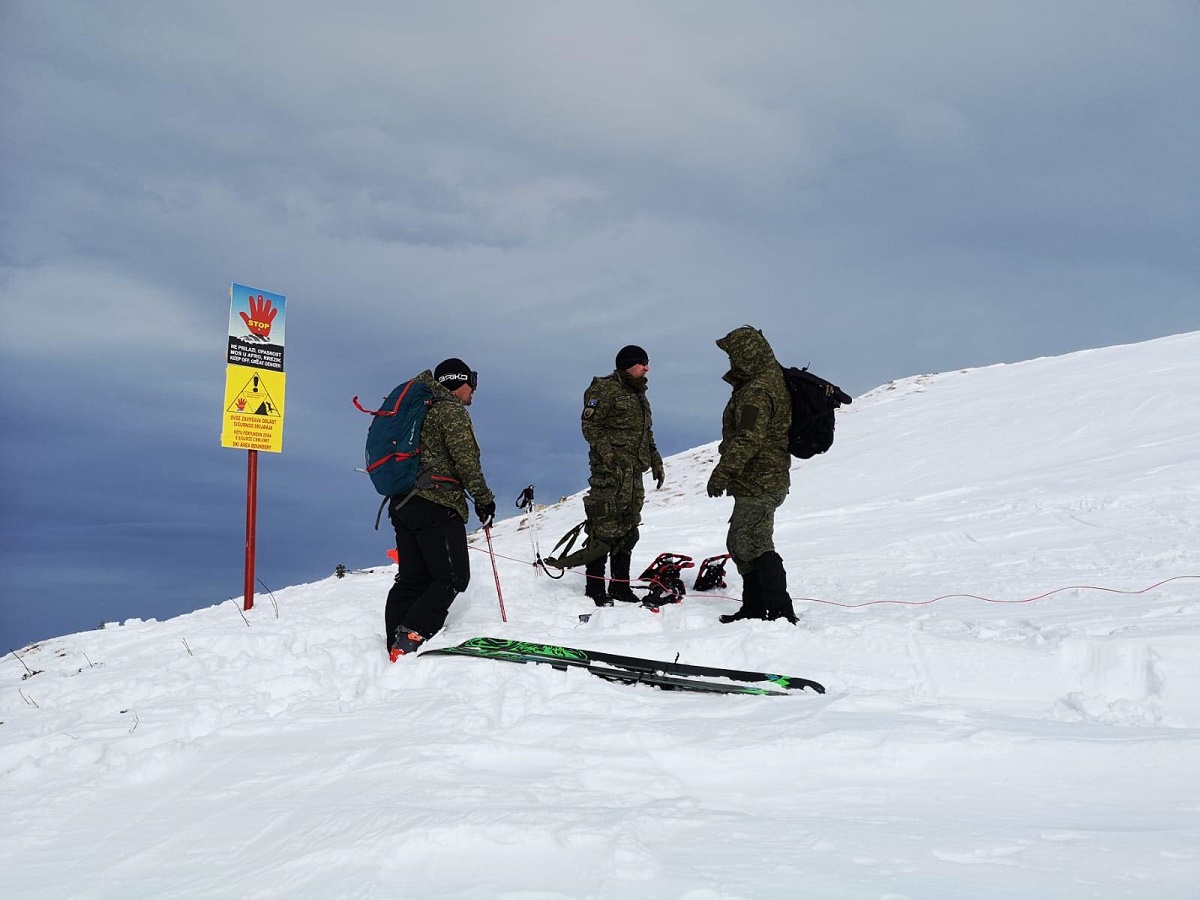 Tragjedi në Spanjë  3 persona humbin jetën nga orteku teksa bënin ski  plagoset një tjetër