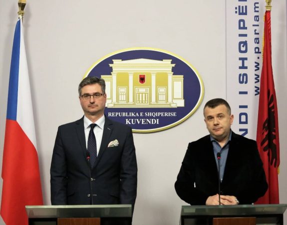 53184566 1229464783883401 6601929633820573696 N