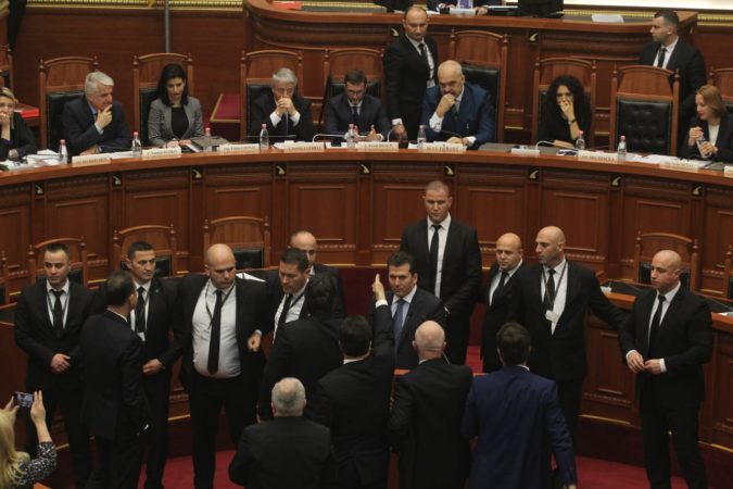 Parlament 14 Shkurt, Rama Boje (10)