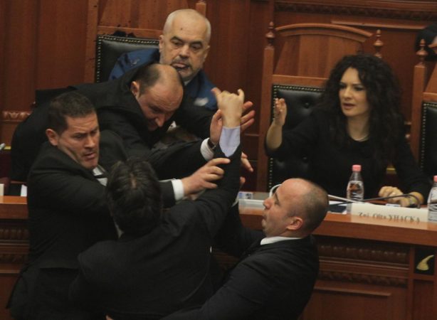 Parlament 14 Shkurt, Rama Boje (6)