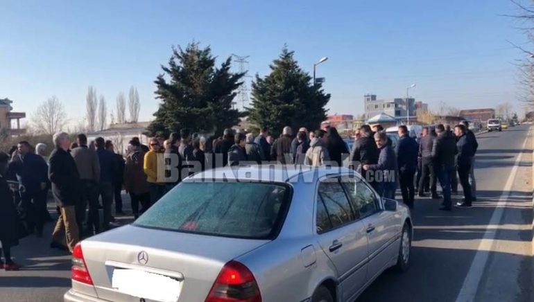 Lezhe I Bllokojnen Rrugen Rames