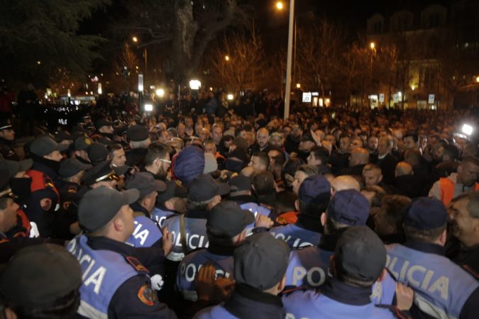 Protesta Lsa Gazi, Basha, Berisha, Kryemadhi (1)