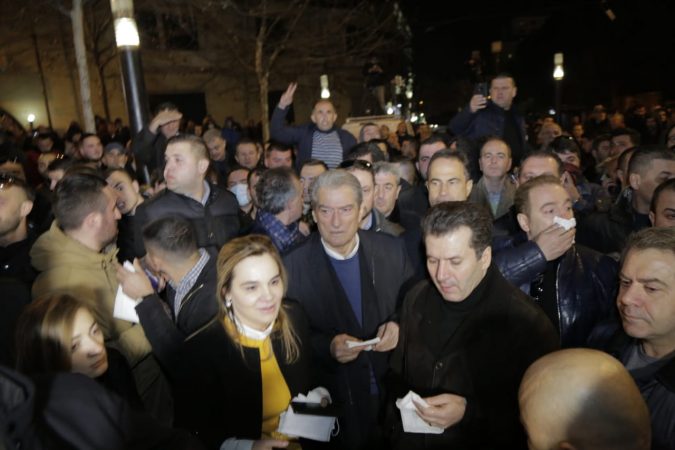 Protesta Lsa Gazi, Basha, Berisha, Kryemadhi (10)