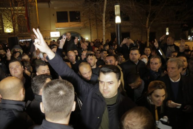 Protesta Lsa Gazi, Basha, Berisha, Kryemadhi (12)