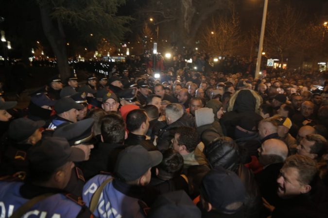 Protesta Lsa Gazi, Basha, Berisha, Kryemadhi (5)