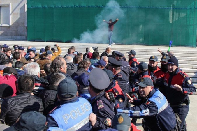 Protesta Para Kryeministrise 13