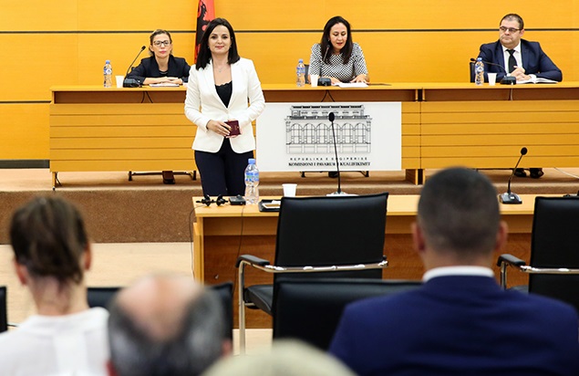 5c7f986e2316bantoneta Sevdari