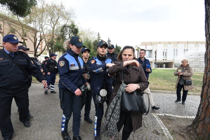 Protestueset Perplasja (6)