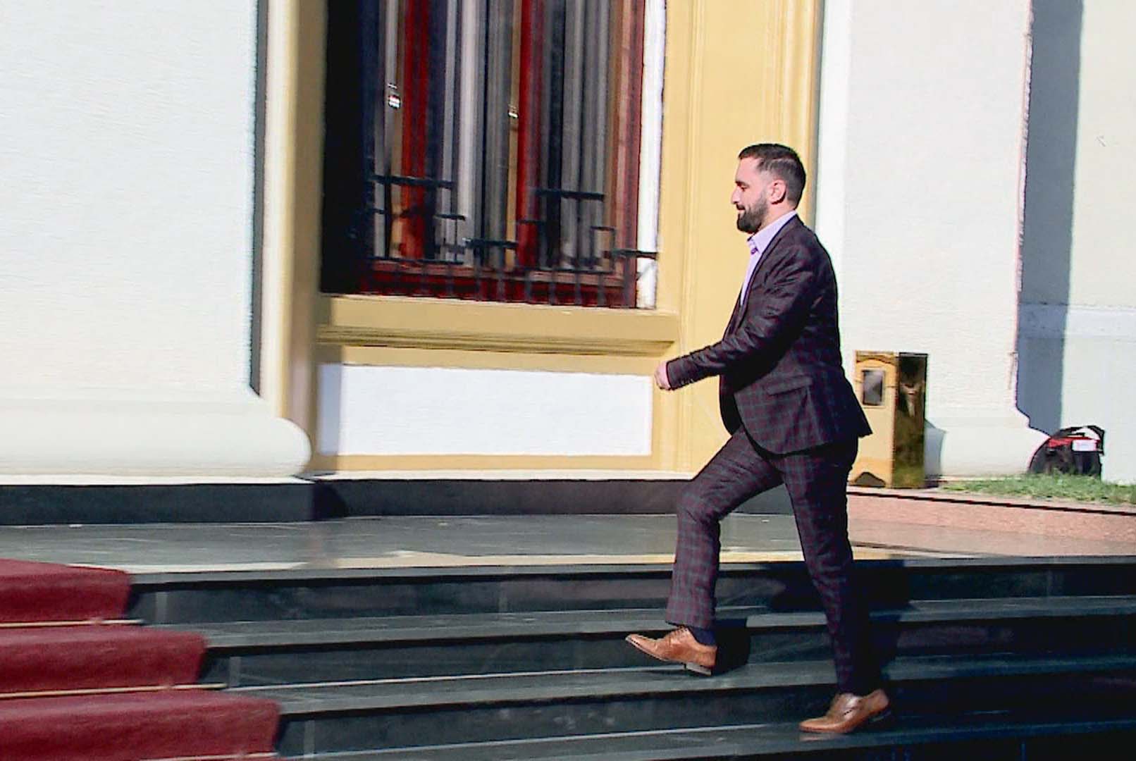 I dënuar për kontrabandë, deputeti Ylli Shehu mori mandatin Balkanweb