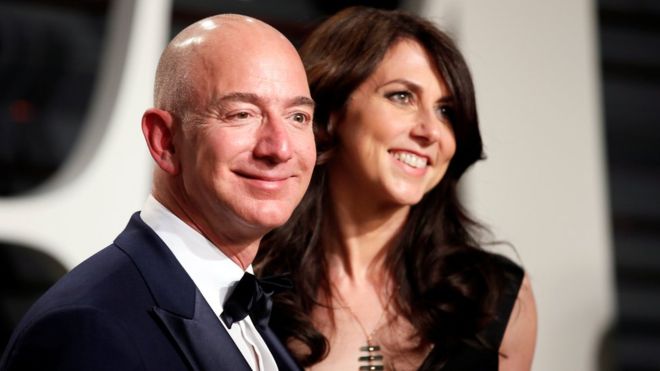 105119757 Jeffandmackenziebezos