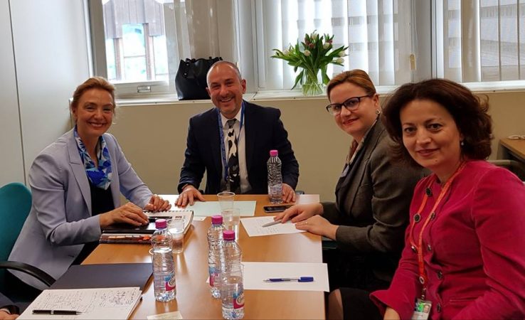 56751231 1222031764630174 845876444394422272 N