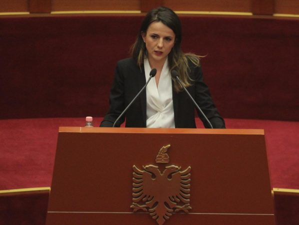 Rudina Hajdari Parlament (1)