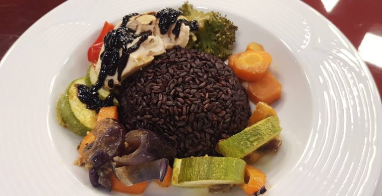 Fileto Pule Me Perime Me Salce Soje Dhe Oriz