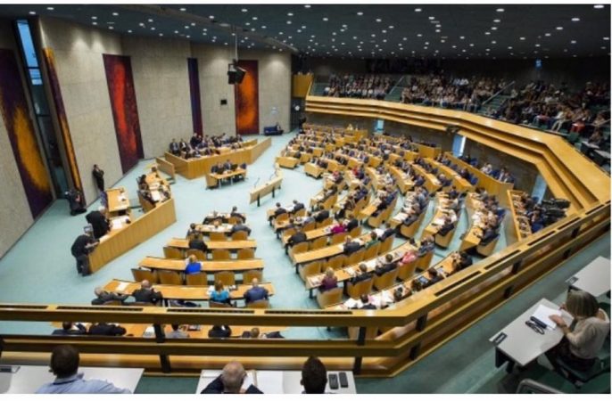 Parlamenti Holandez1