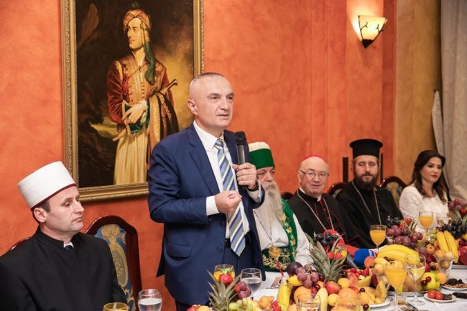 60586004 2276936805685913 8002220359661125632 N