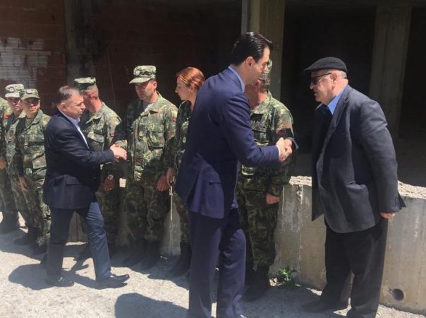 Basha Ne Familjen Tanushi (3)