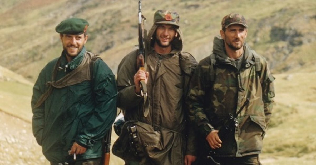Foto e rrallë e heroit Agim Ramadani në vitin 1999 - Balkanweb.com - News24