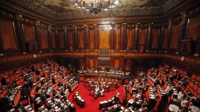 Parlamenti Italian