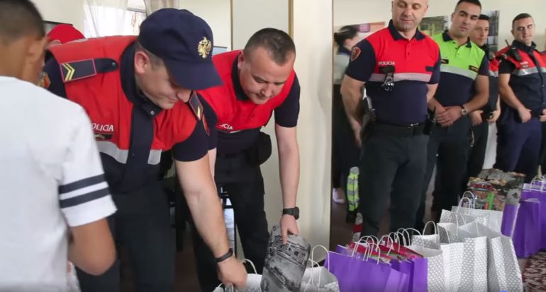 Policioa Te Zyber Hallulli