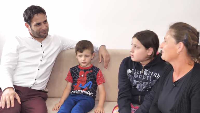 Elvisi Me Familjen Nga Ballshi