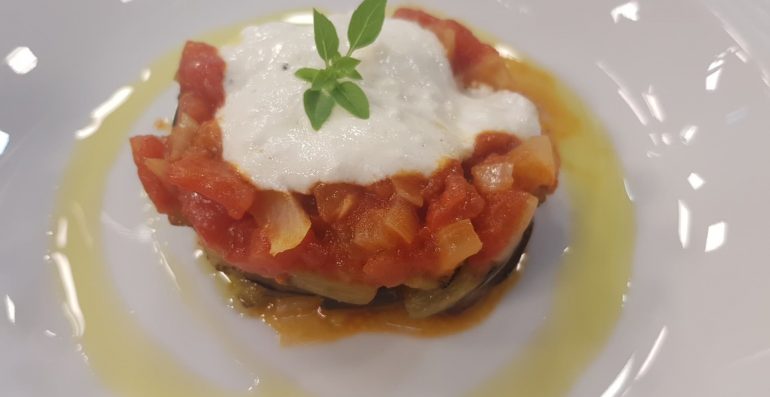 Patellxhane Me Salce Domate Dhe Kos