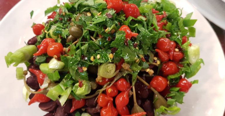 Sallate E Ftohte Me Fasule