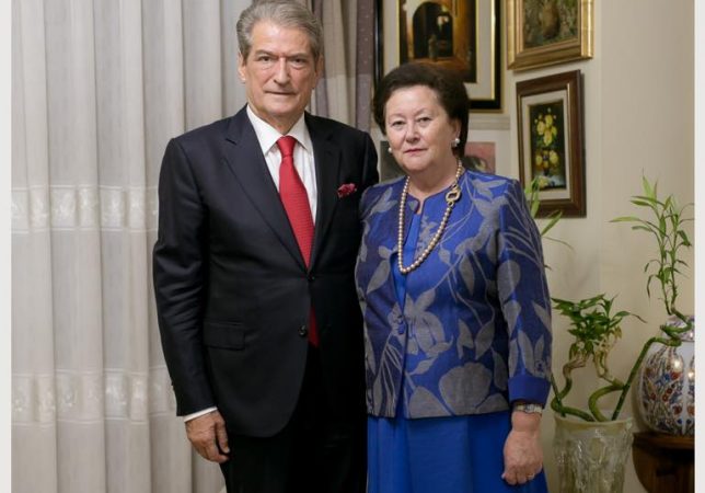 69338988 1341784602649110 4487634795844599808 N