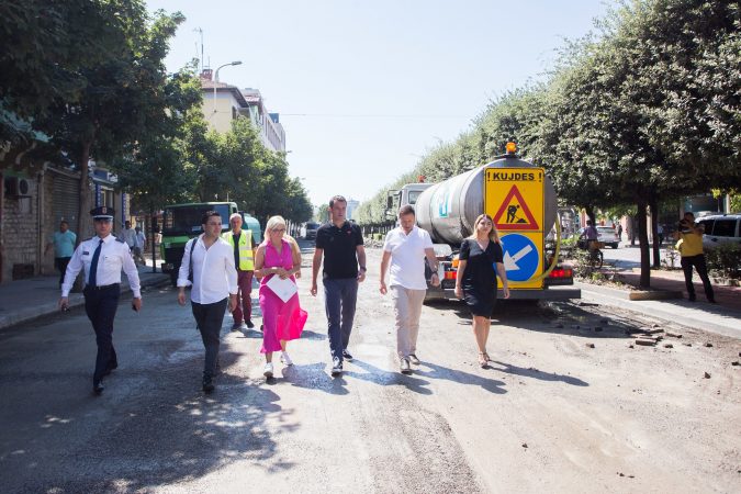 Veliaj Gjate Inspektimit Te Punimeve Te Bulevardi Zogu I (1)
