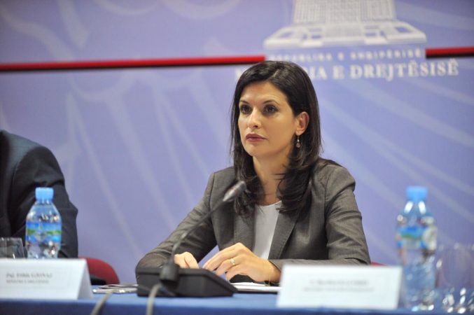 Gjonaj Me Policet E Burgjeve (4)