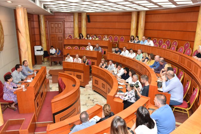 Veliaj Gjate Takimit Me Administratoret Dhe Drejtuesit E Institucioneve