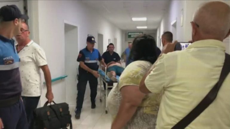 Plagosje Me Arme Zjarri Ne Fier 1