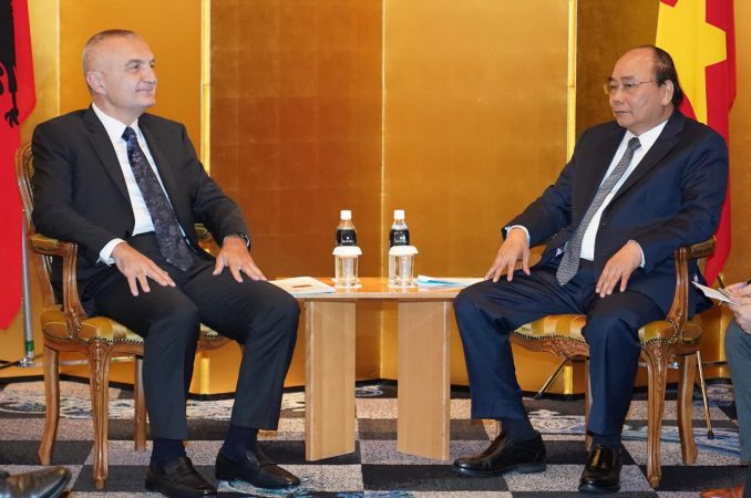 8d57d0f6 859a 46ee Beca C9a238f27e52