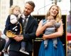 Ryan Reynolds And Blake Lively With Their Two Children At Hollywood Star Ceremony Jokes My Asshole Kids Dont Let Me Sleep
