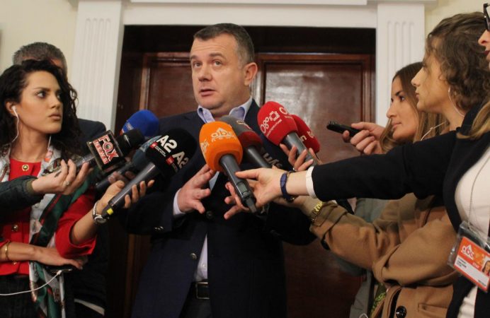 Balla Flet Nga Kuvendi (2)