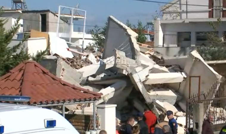 Termeti Shembet Vila Ne Zonen E Ish Kenetes