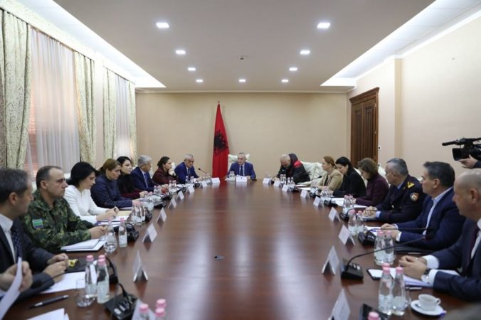 78182266 2648880321824891 547483801958219776 O